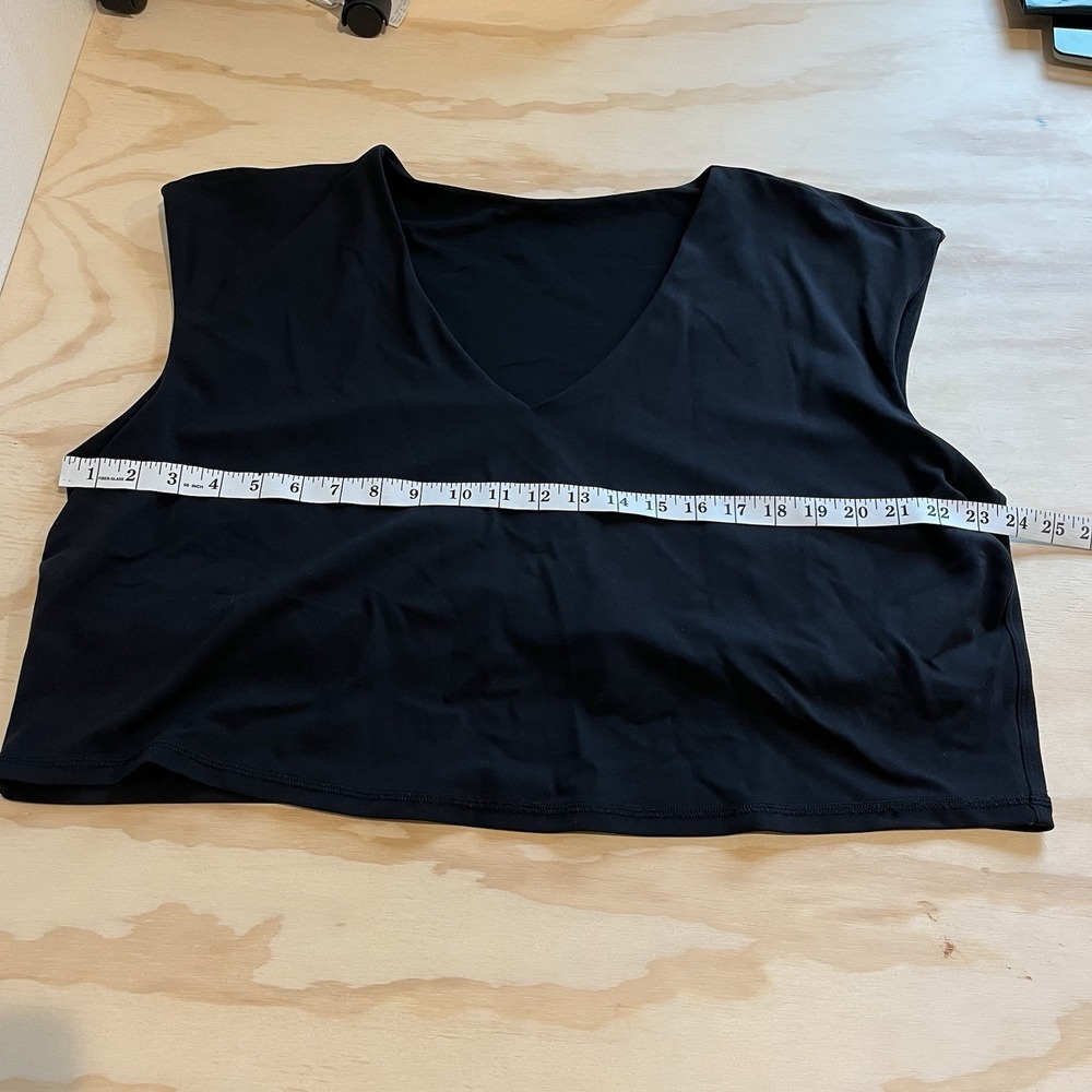 Athleta Black V-Neck Cropped Active Tank - Picture 4 of 12